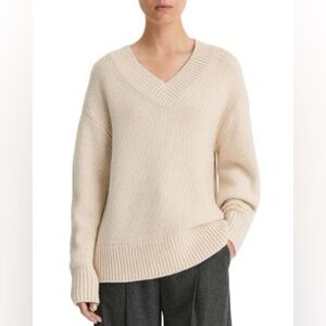 Nordstrom Women's V-Neck Sweater in Cream